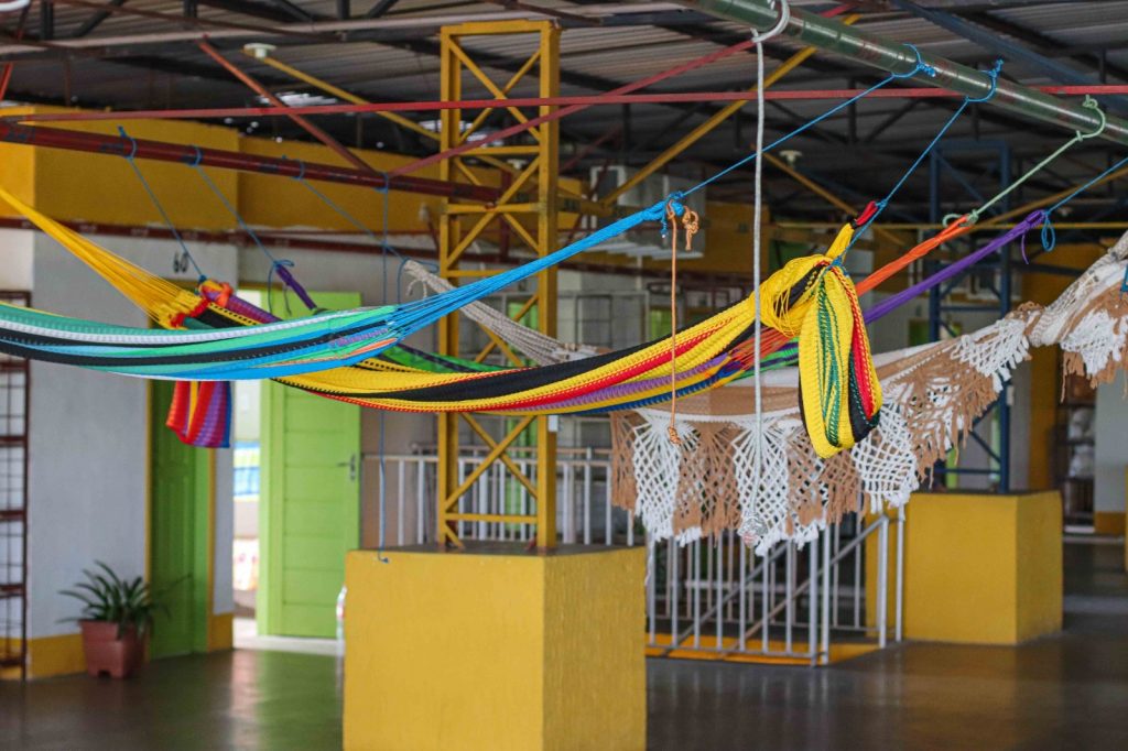 Festival de Parintins 2024: Hotel de Rede é opção de hospedagem econômica e funcional na Ilha Tupinambarana