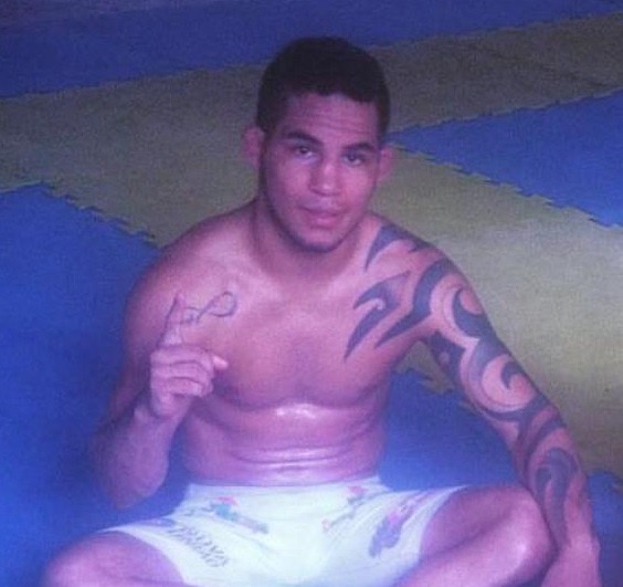 Homem acusado de agredir criança é procurado pela polícia em Manaus
