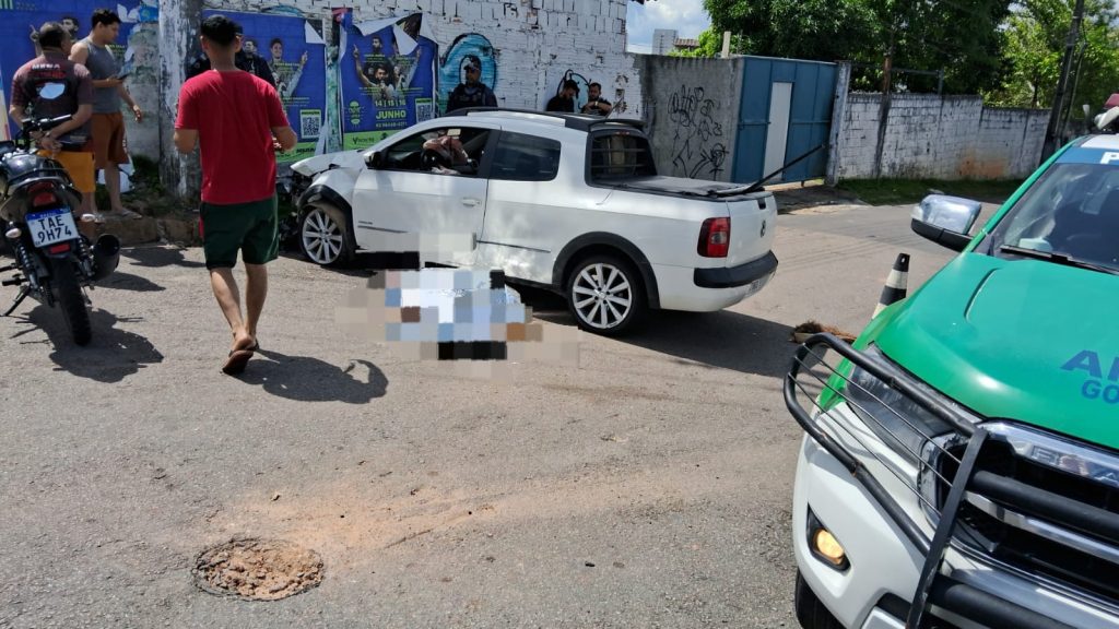 Vídeo: Empresário passa mal no volante e morre ao colidir contra poste na Zona Oeste de Manaus