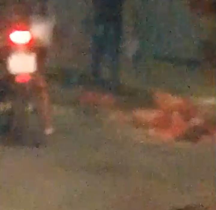 Clientes de bar são baleados após criminoso passar atirando em Manaus