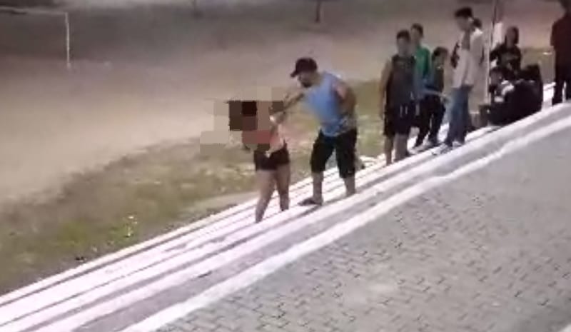 Vídeo: Mulher é agredida com tapas no meio de praça pública no Amazonas