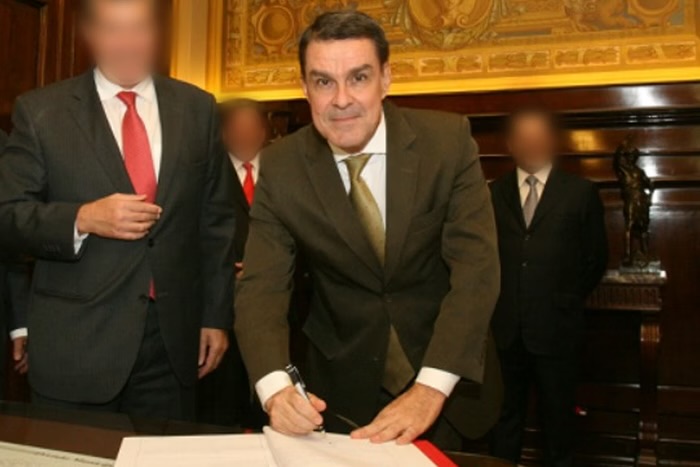 Desembargador teria lavado dinheiro de propina em posto de combustível