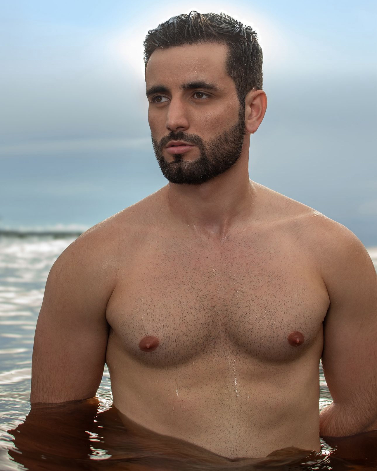 Ex-BBB Matteus Amaral agita fãs com ensaio fotográfico no Rio Negro, em Manaus