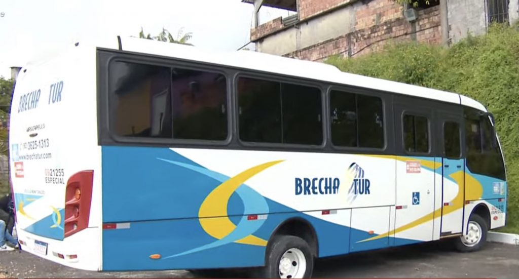 Homem mata esposa e tira a própria vida na frente da filha dentro de micro-ônibus em Manaus