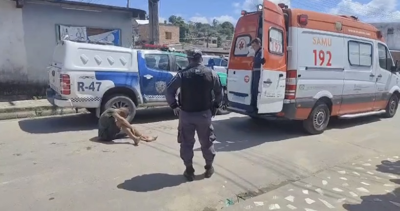 Homem é agredido pela população após esfaquear mulher em tentativa de assalto em Manaus
