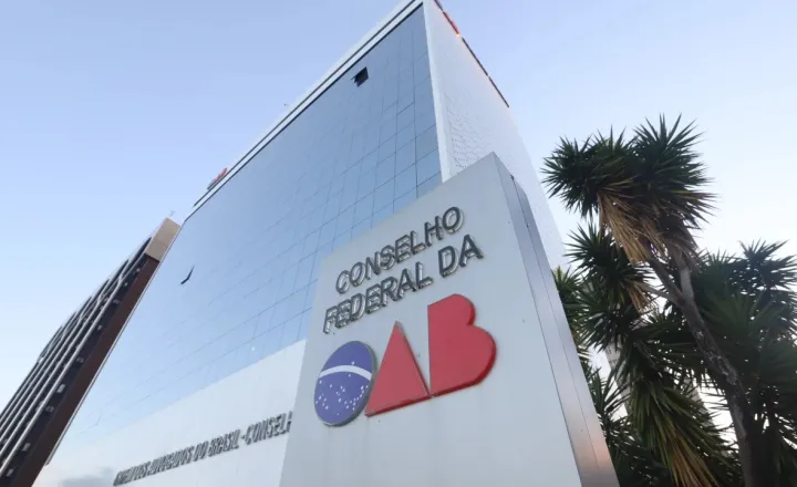 OAB quer que advogados tenham direito de andar armados