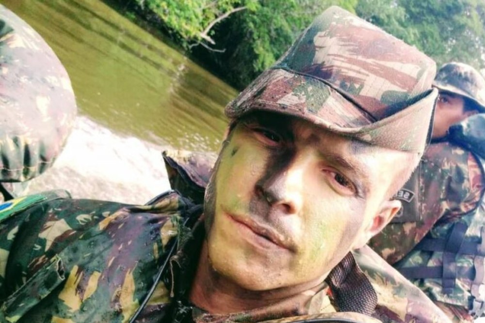 Mulher mantida refém tinha medida protetiva contra militar do Exército morto em tiroteio em Manaus