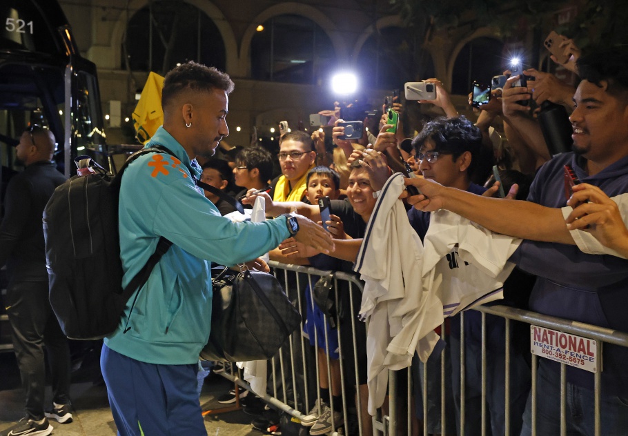 Seleção Brasileira desembarca em San Jose para o confronto contra a Colômbia