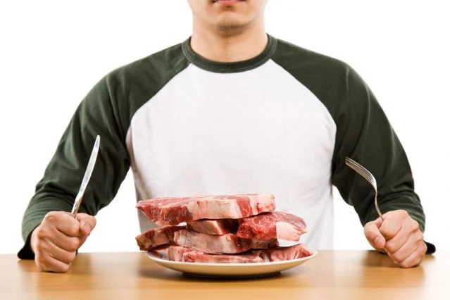 consumo excessivo de proteínas