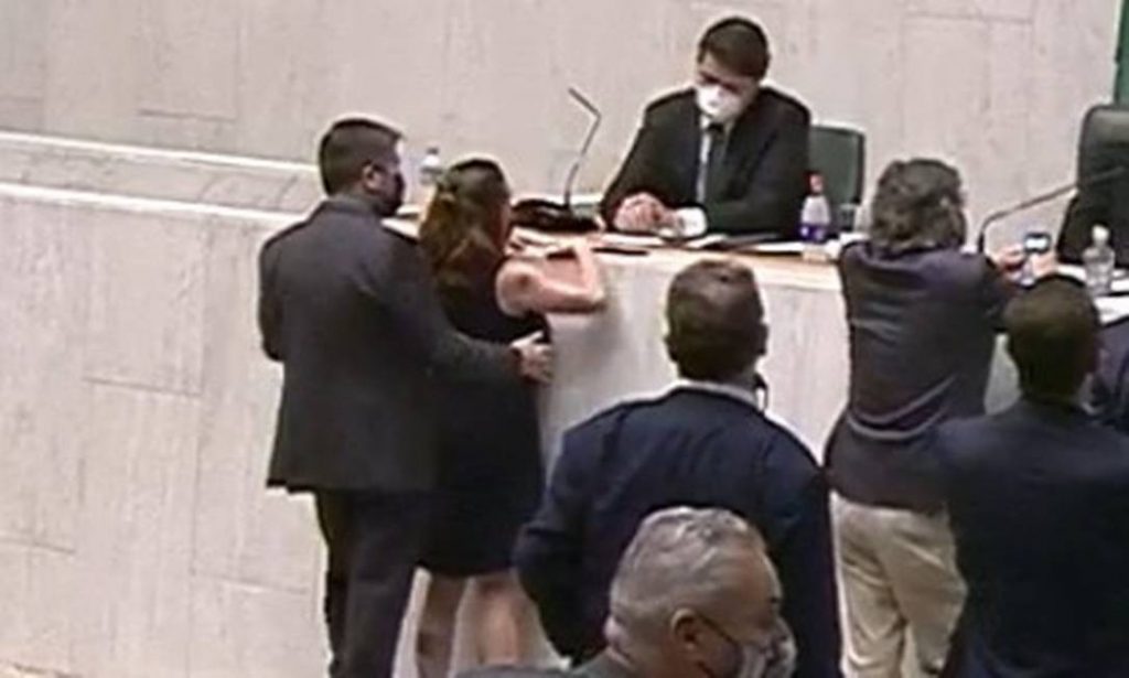 Ex-deputado é condenado por importunação sexual contra colega de parlamento