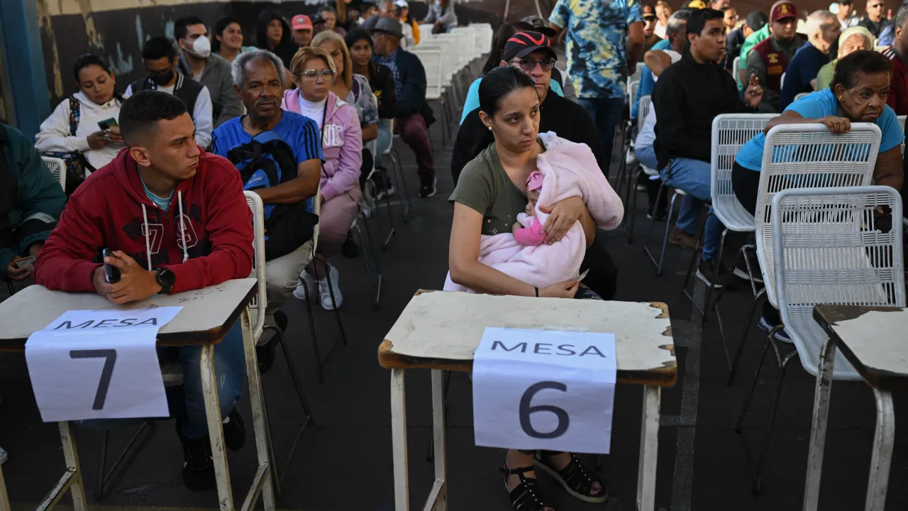 Pesquisas de boca de urna trazem resultados variados para eleições da Venezuela