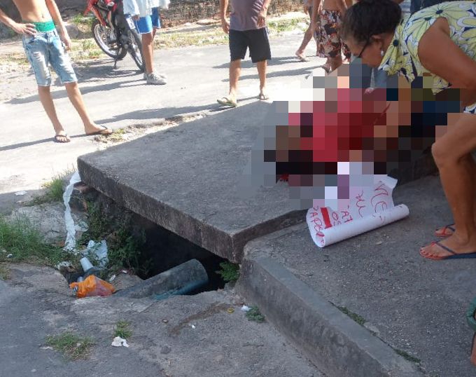 Criminosos executam homem e deixam recado em cima do corpo em Manaus; veja mensagem