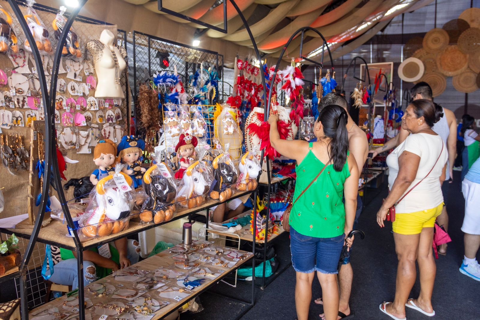 Artesãos arrecadam mais de R$ 1,7 milhão na 19ª Mostra de Artesanato e Economia Solidária do Festival de Parintins