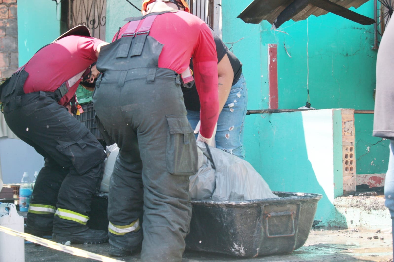 Idosa se desesperou para abrir porta durante incêndio onde morreu carbonizada em Manaus