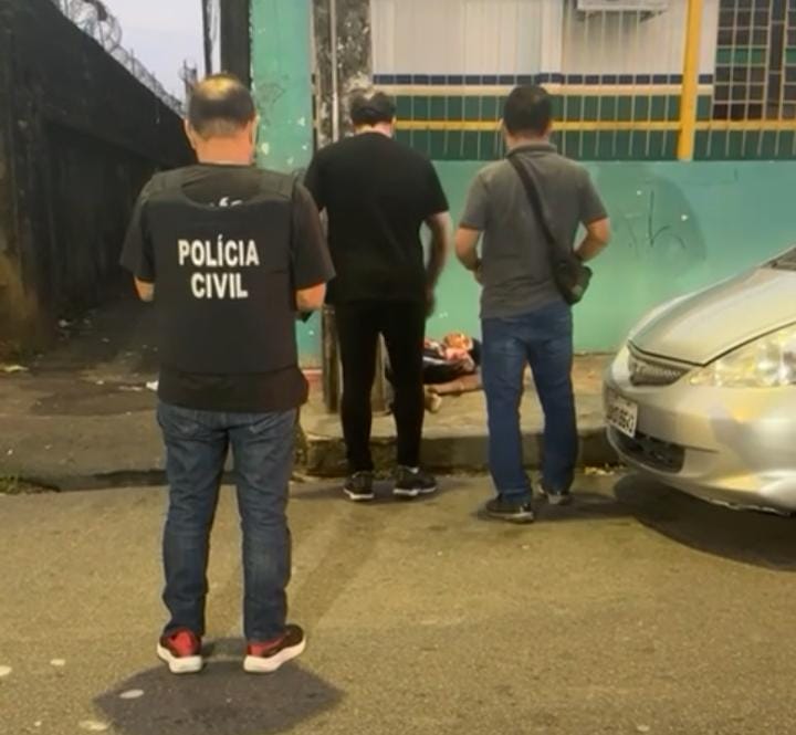 Homem é assassinado na frente de escola em Manaus