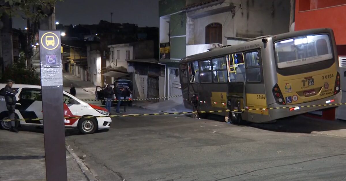 Motorista de ônibus é morto por passageiro após se recusar a parar fora do ponto