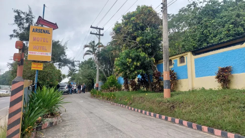Diarista morre esmagada em portão de motel