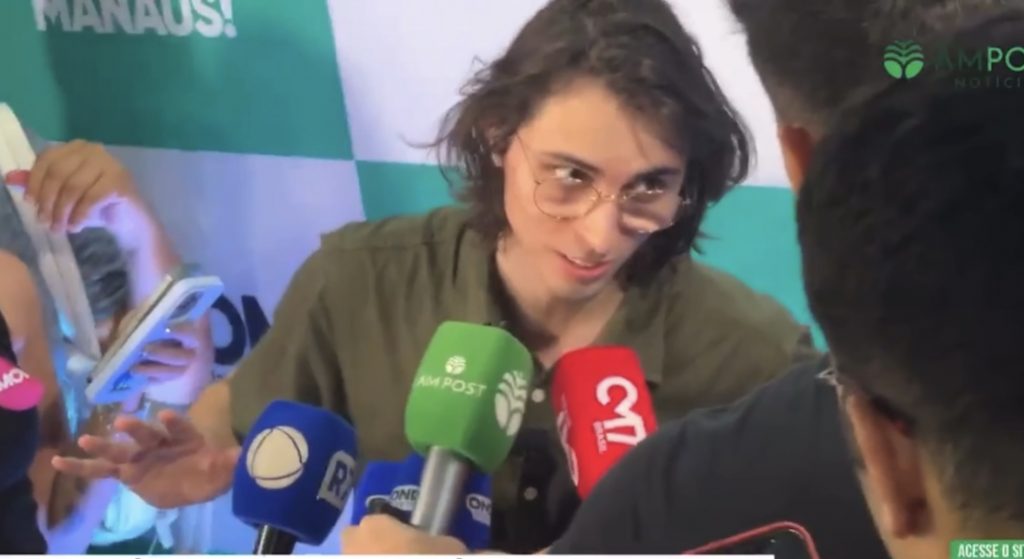 Amom Mandel se recusa a responder pergunta durante coletiva e parte para ataque a portal de Manaus