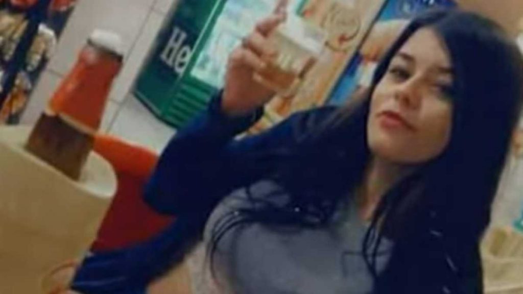 Jovem desaparecida é encontrada morta enterrada em matagal