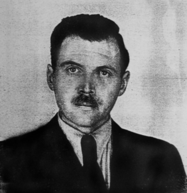Josef Mengele, Auschwitz. Album Höcker (cropped).jpg