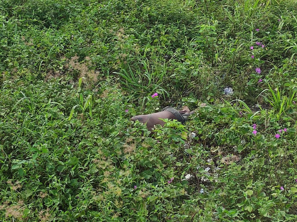 Homem é assassinado e deixado em terreno baldio de Manaus