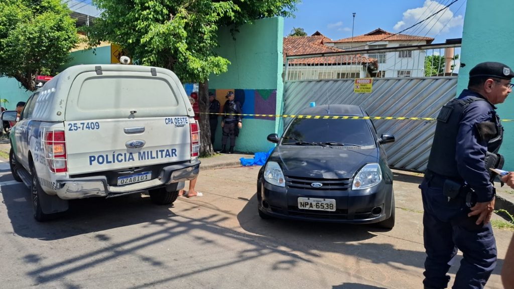 Agente de portaria é assassinado na frente de escola em Manaus. Violência preocupa comunidade local e autoridades buscam soluções.
