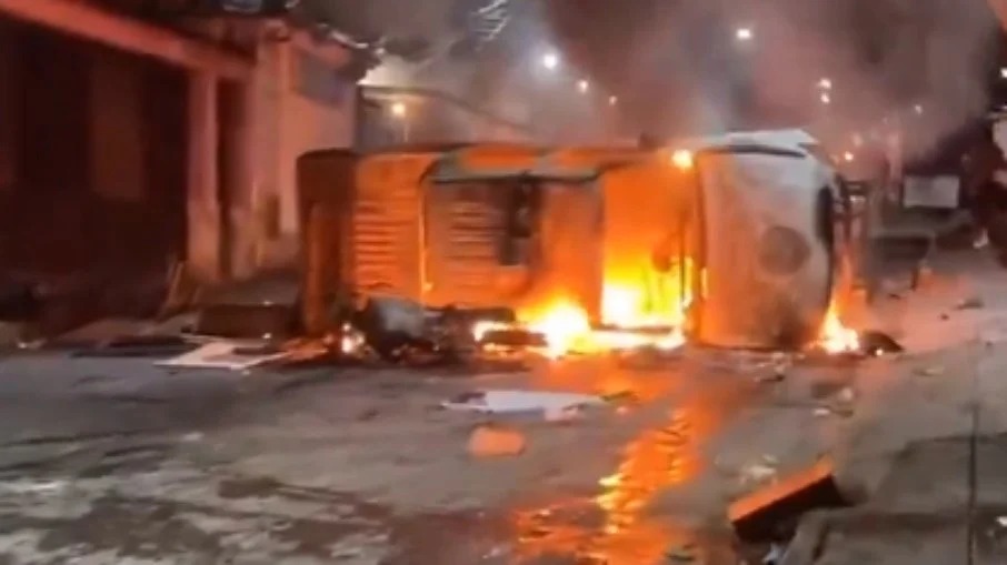 Vídeos: Protestos contra Maduro deixam mortos e feridos na Venezuela