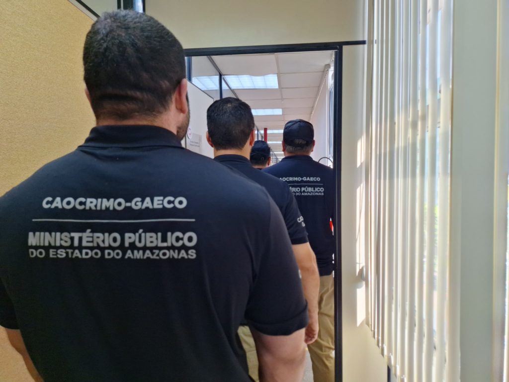 MP cumpre mais de 20 mandados para apurar crimes no exercício desviado da advocacia no Amazonas