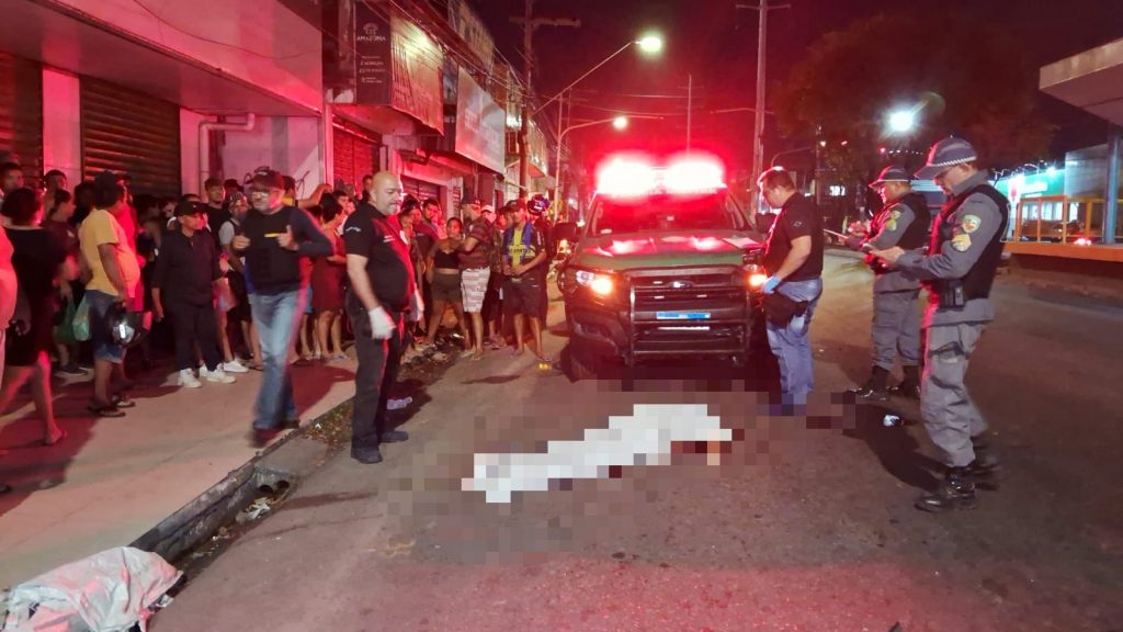 Mulher morre após ser atropelada por carro que furou o semáforo na Autaz Mirim em Manaus