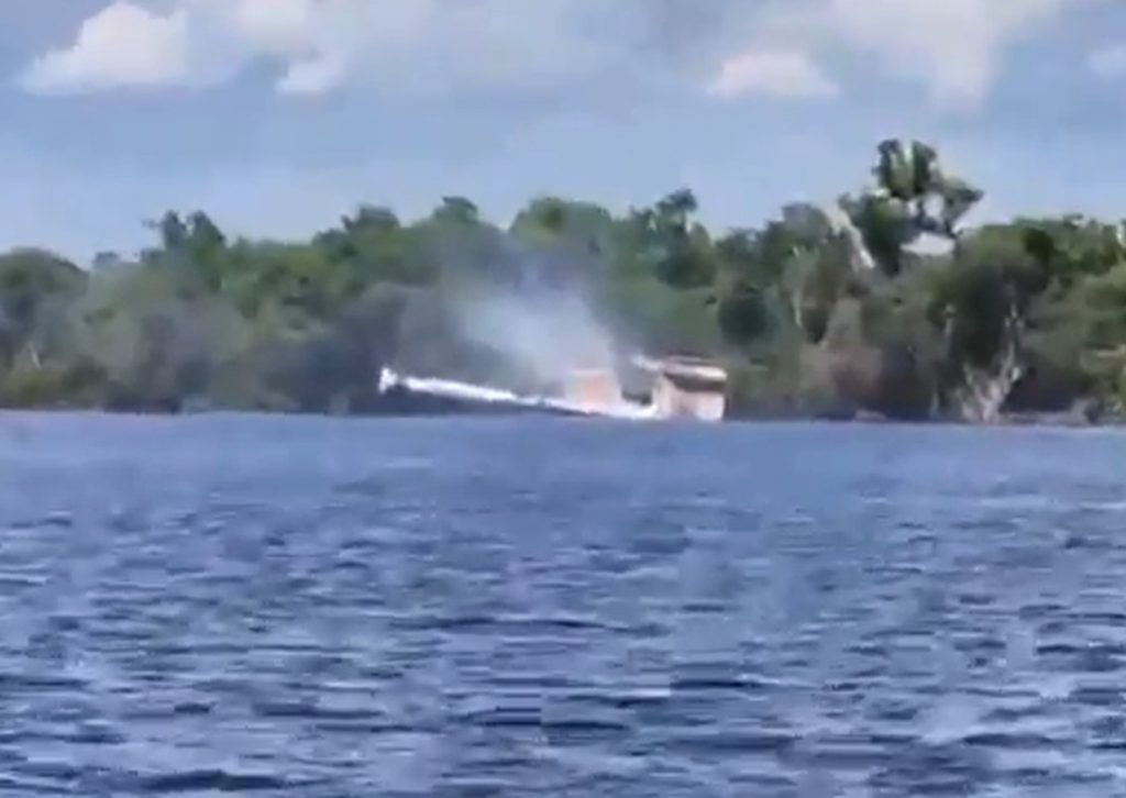 Marinha do Brasil inicia investigações sobre incêndio em embarcação no Amazonas