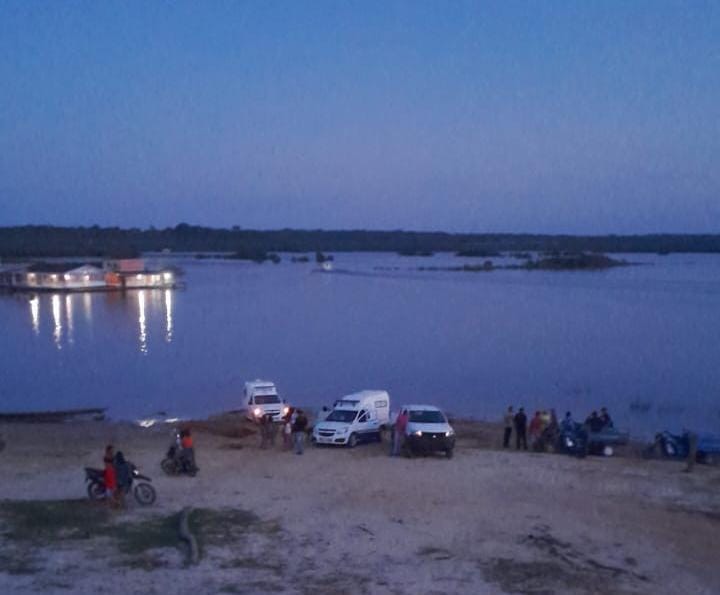 Vídeo: Embarcação é destruída pelo fogo em Uarini no Amazonas