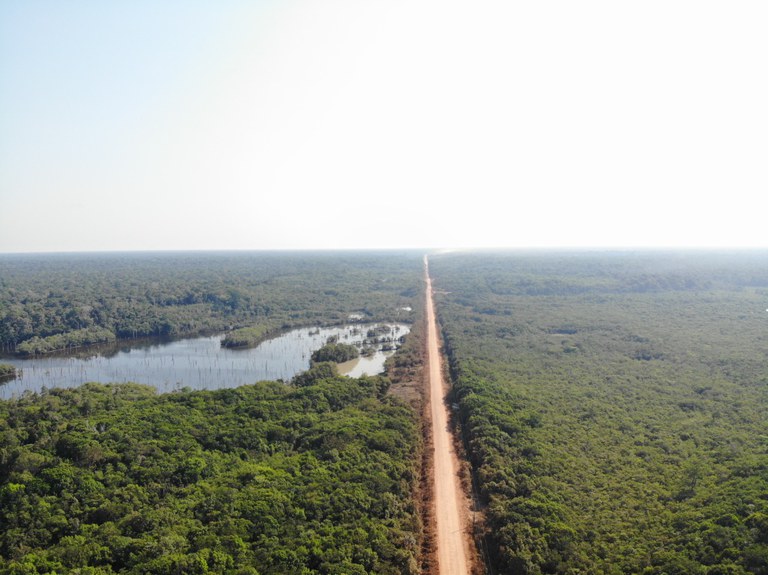 DNIT segue com obras na BR-319, mas pavimentação no trecho do meio é suspensa no Amazonas