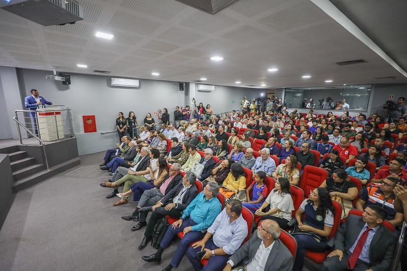 Wilson Lima lança novos editais com investimentos de R$ 12,9 milhões em CT&I e protocolo de intenções sobre mudanças climáticas no AM