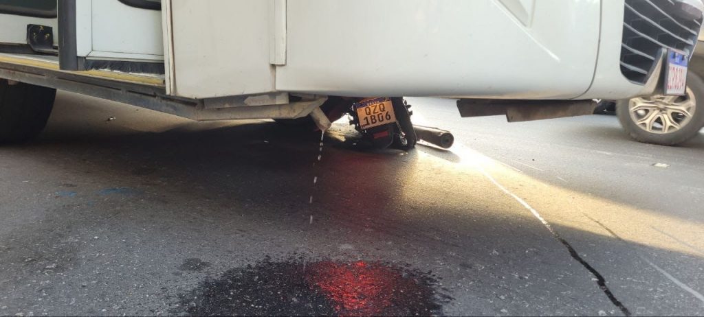 Mulher escapa de ser esmagada por ônibus coletivo em acidente na Zona Leste de Manaus