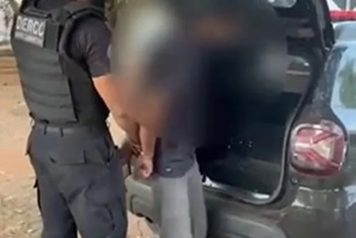 Pai é suspeito de estuprar filha de 9 anos e oferecê-la a outros homens para ser abusada na frente dele