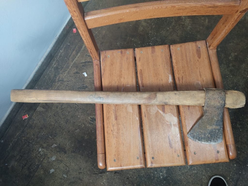 Homem é preso por tentar matar o próprio pai com machadada na cabeça no Amazonas