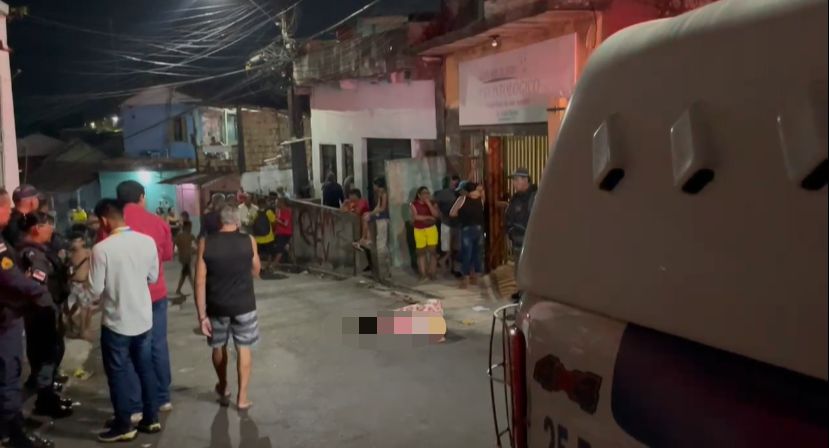 Corpo de adolescente é jogado com marcas de tiros em via pública na Compensa em Manaus
