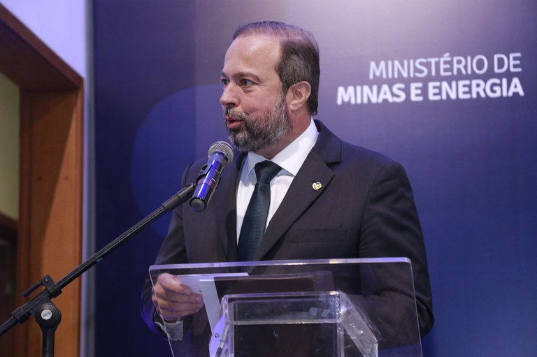 Ministro Alexandre Silveira critica Aneel e ameaça intervenção