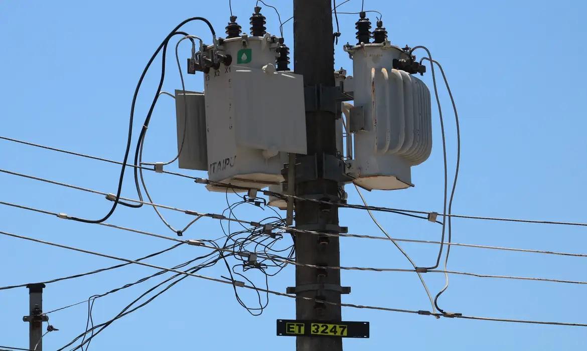 Desligamento de transformador foi a causa da interrupção dos serviços de água e luz em Manaus