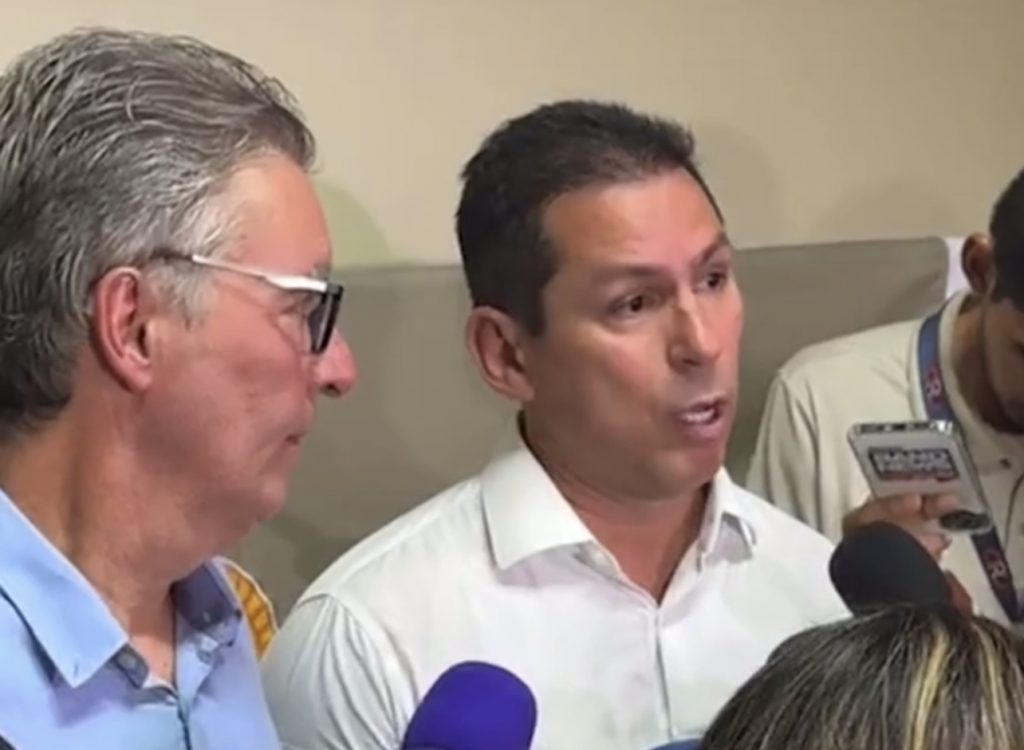 Marcelo Ramos diz que Serafim Corrêa se sente constrangido de apertar a mão de Coronel Menezes