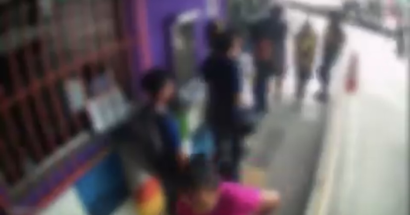 Vídeo mostra momento em que mulher tem as pernas esmagadas por ônibus no T2 em Manaus
