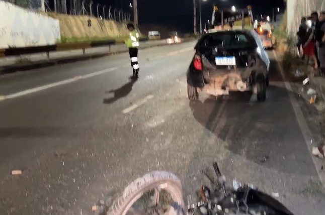 Casal fica ferido após acidente na avenida das Flores em Manaus; veja