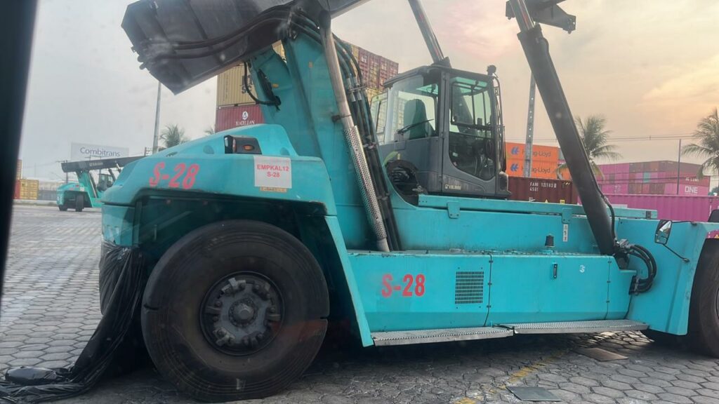 Homem morre após ser esmagado em acidente com empilhadeira durante o trabalho em Manaus; assista