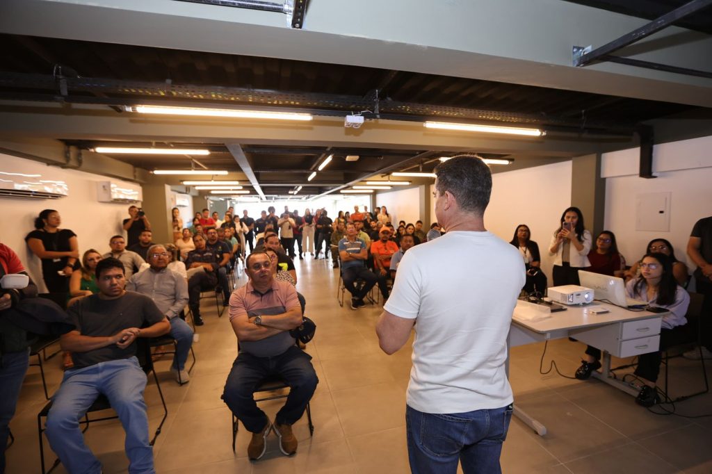 Prefeito David Almeida recebe Plano de Ações Integradas do ‘Manaus Passo a Paço 2024’ do CCC