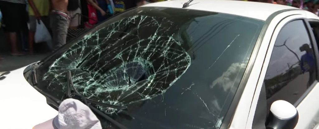Adolescentes e idoso são atropelados por carro no Santa Etelvina, em Manaus