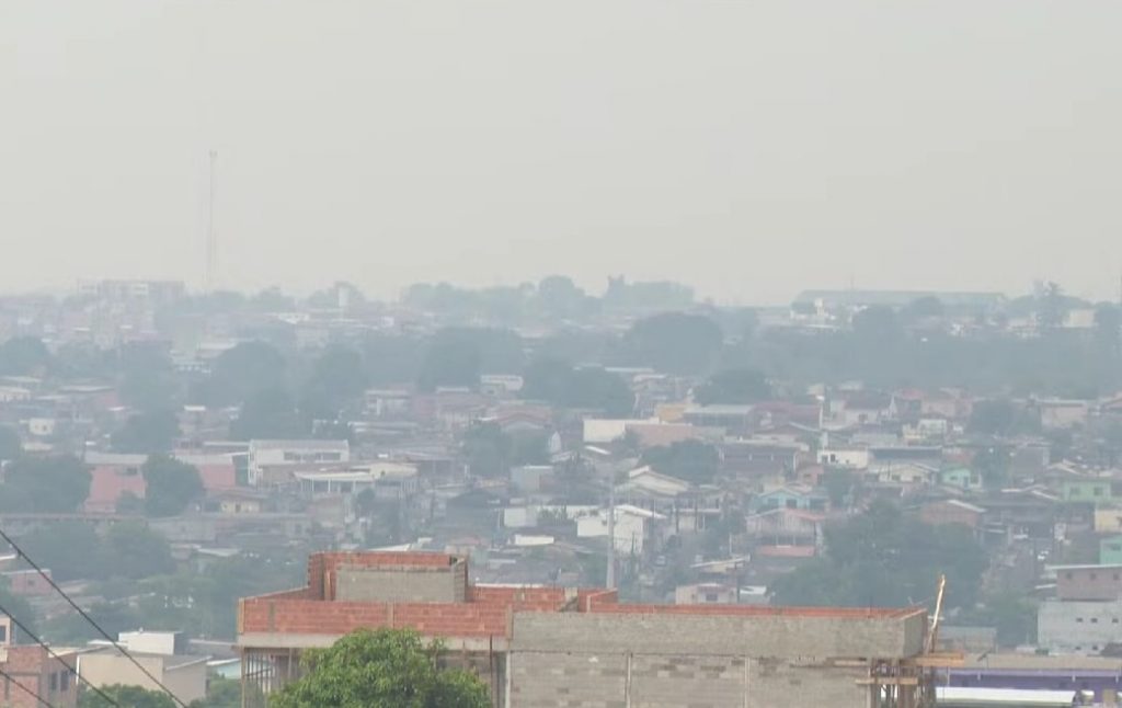 Manaus enfrenta qualidade do ar 'muito ruim' sob nuvem de fumaça nesta segunda