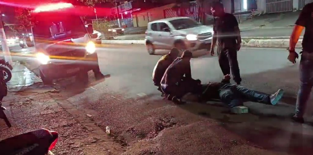 Motociclista sofre grave acidente ao colidir com outra moto em Manaus