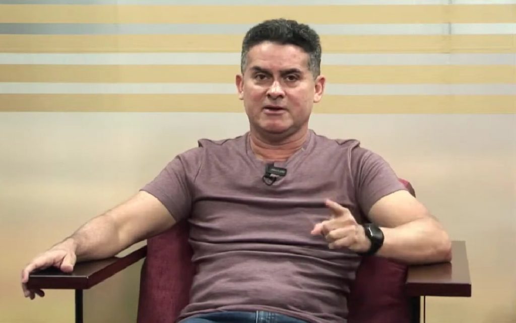 Prefeito de Manaus manda recado para traficante que tentou impedi-lo de fazer campanha em bairro: "Gordinho do Viver Melhor, saia daí"