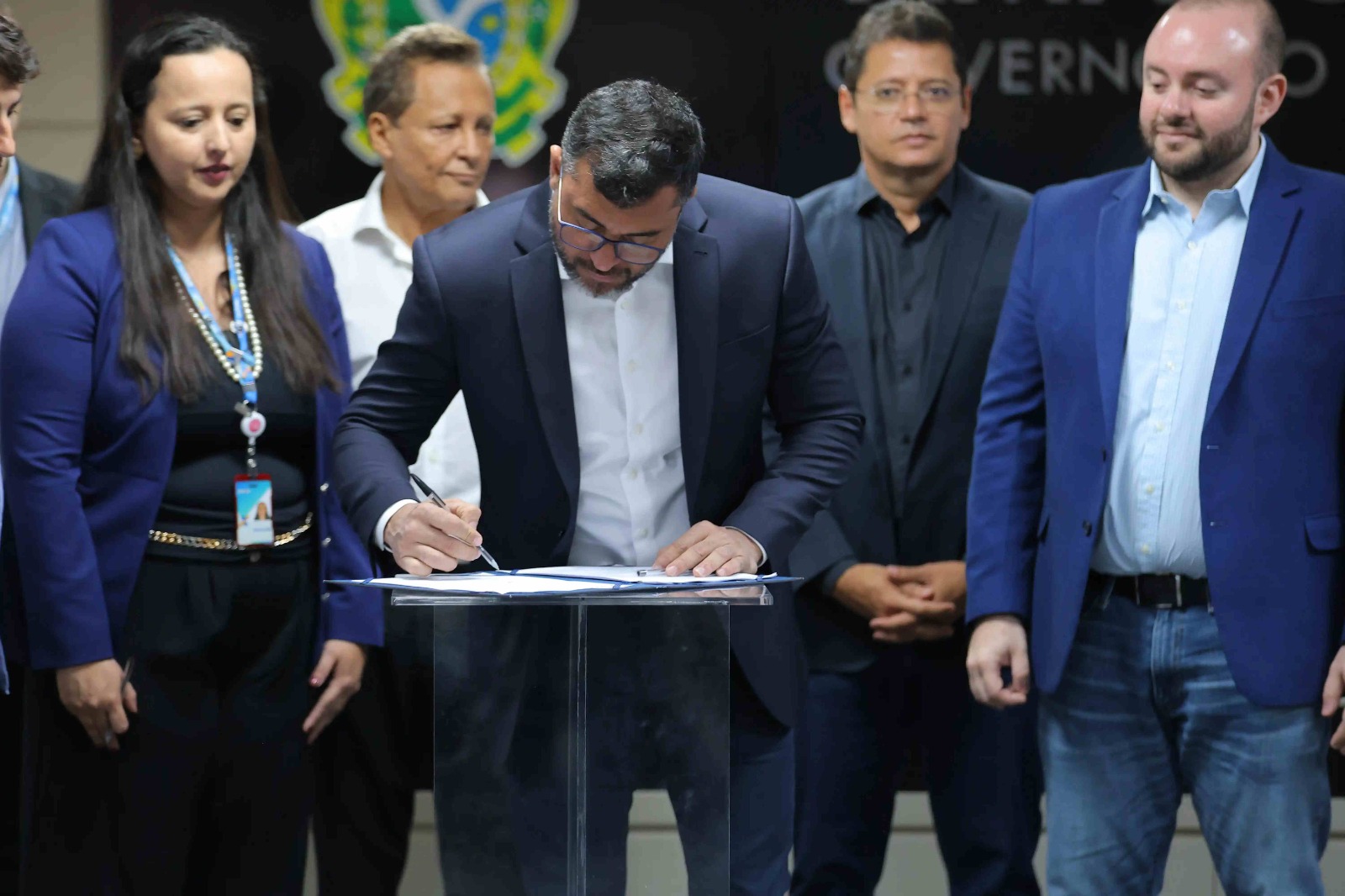 Wilson Lima assina contrato de constru&ccedil;&atilde;o de residencial do Amazonas Meu Lar  em Manaus