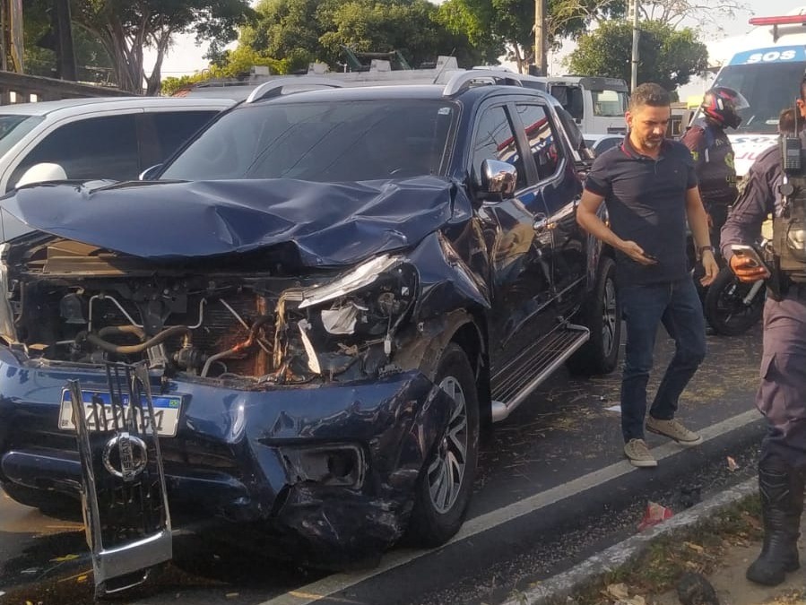 Vídeo: Motociclista morre e passageira fica gravemente ferida em acidente em Manaus